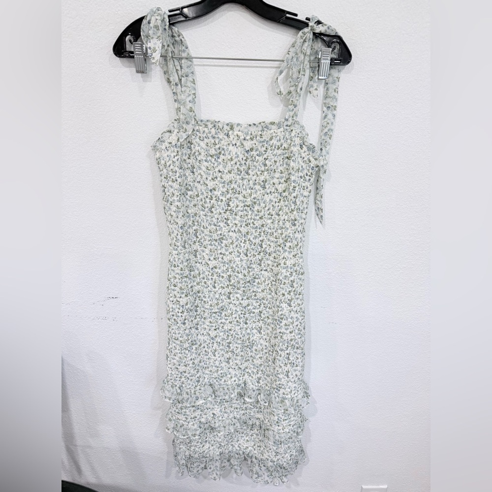 Abercrombie‎ & Fitch Floral Tiered Smocked Dress Women’s Size Medium Petite